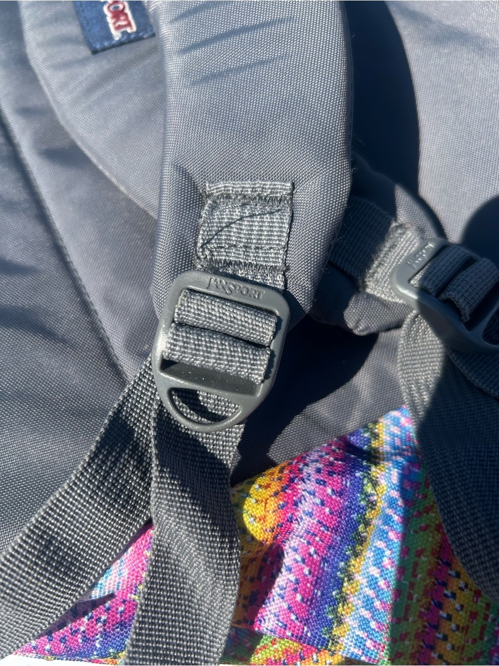 Backpack w/ multiple zipper compartments. - Picture 6 of 12